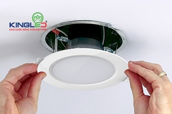 Cách tháo lắp đèn trần thạch cao an toàn, đúng kỹ thuật