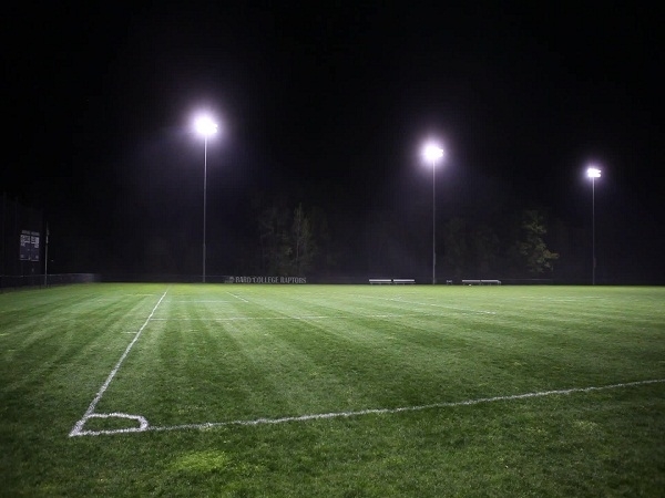 giá đèn pha led chiếu sáng sân bóng đá mini